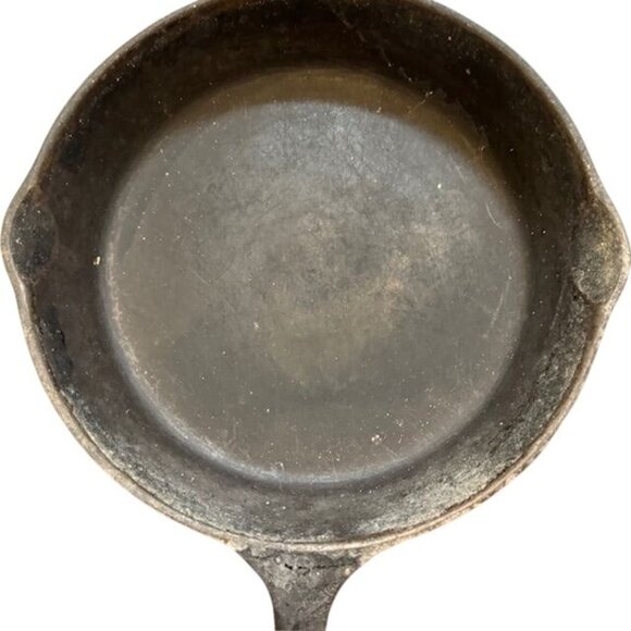 Vintage 10.5" Cast Iron Skillet With Double Pour Spouts & Long Handle Seasoned F - Picture 2 of 7